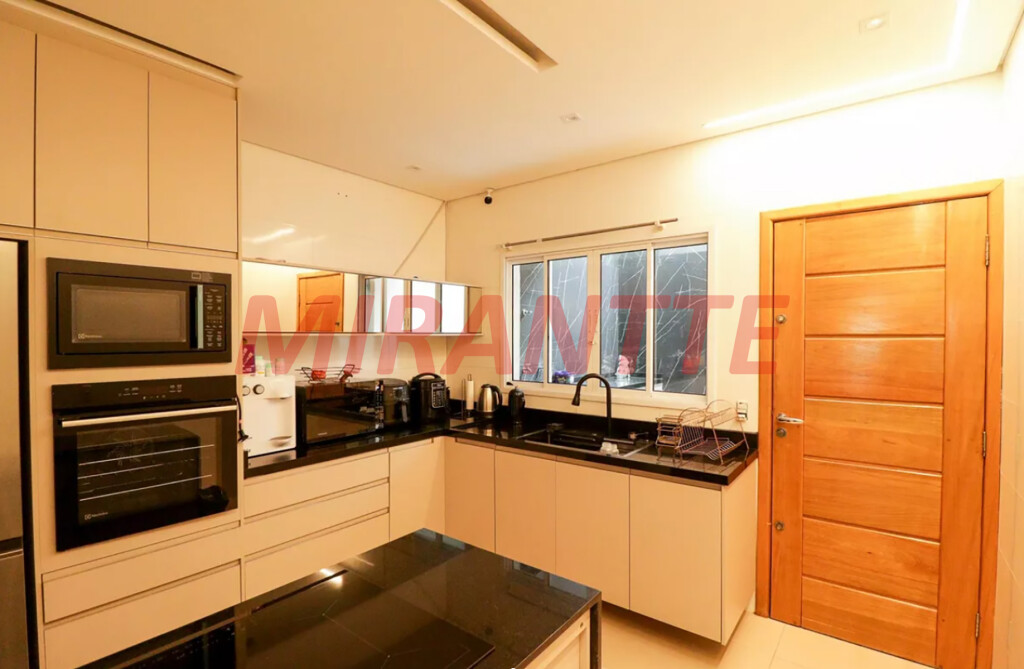 Sobrado de 165m² com 3 quartos em Parada  Inglesa