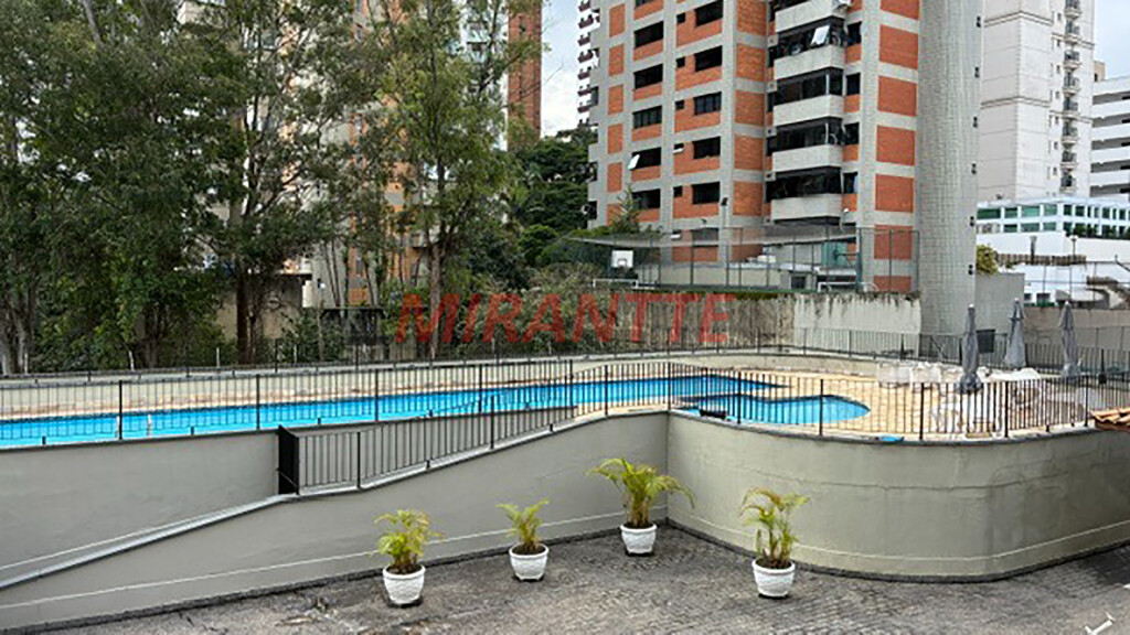 Apartamento de 95m² com 3 quartos em Água Fria