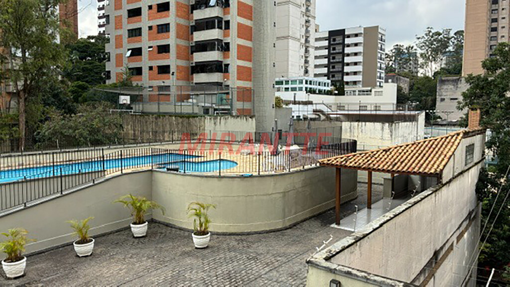 Apartamento de 95m² com 3 quartos em Água Fria