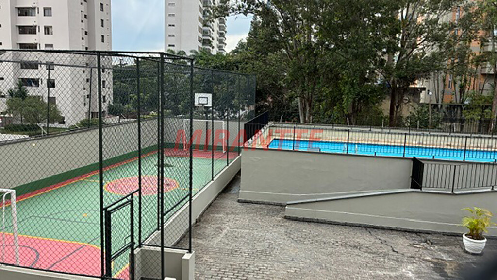 Apartamento de 95m² com 3 quartos em Água Fria