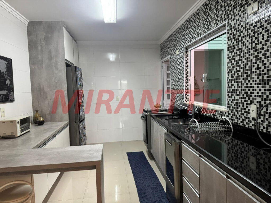 Cond. fechado de 100m² com 3 quartos em Santana