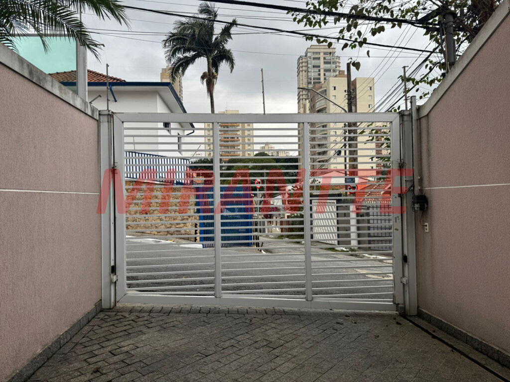 Cond. fechado de 100m² com 3 quartos em Santana