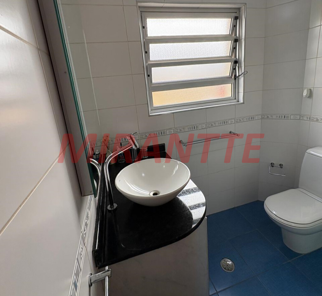 Sobrado de 198m² com 3 quartos em Água Fria