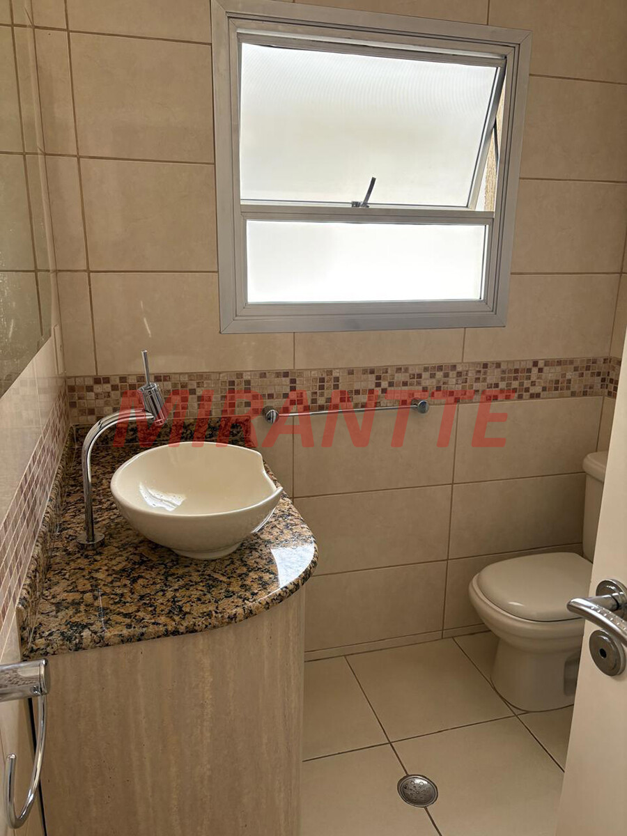 Sobrado de 198m² com 3 quartos em Água Fria