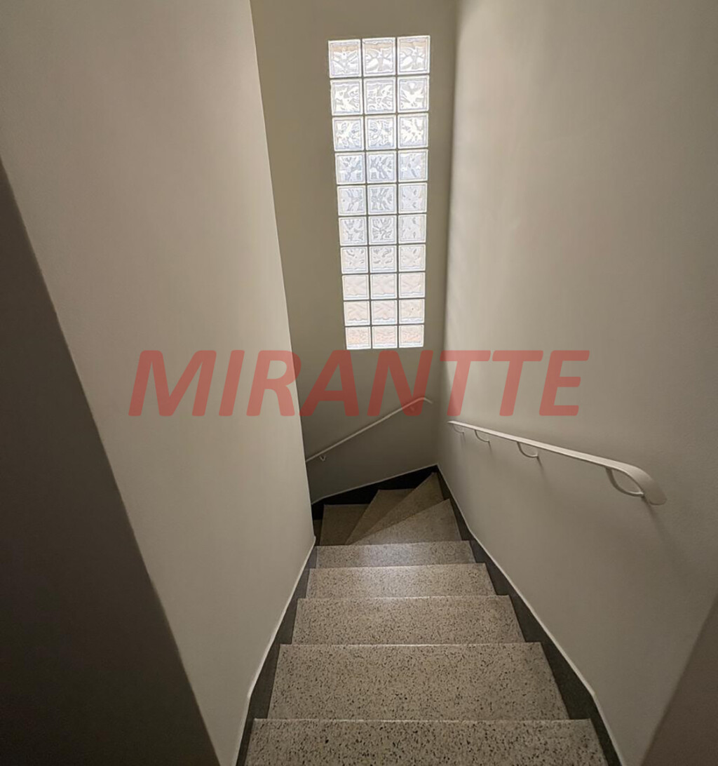 Sobrado de 198m² com 3 quartos em Água Fria