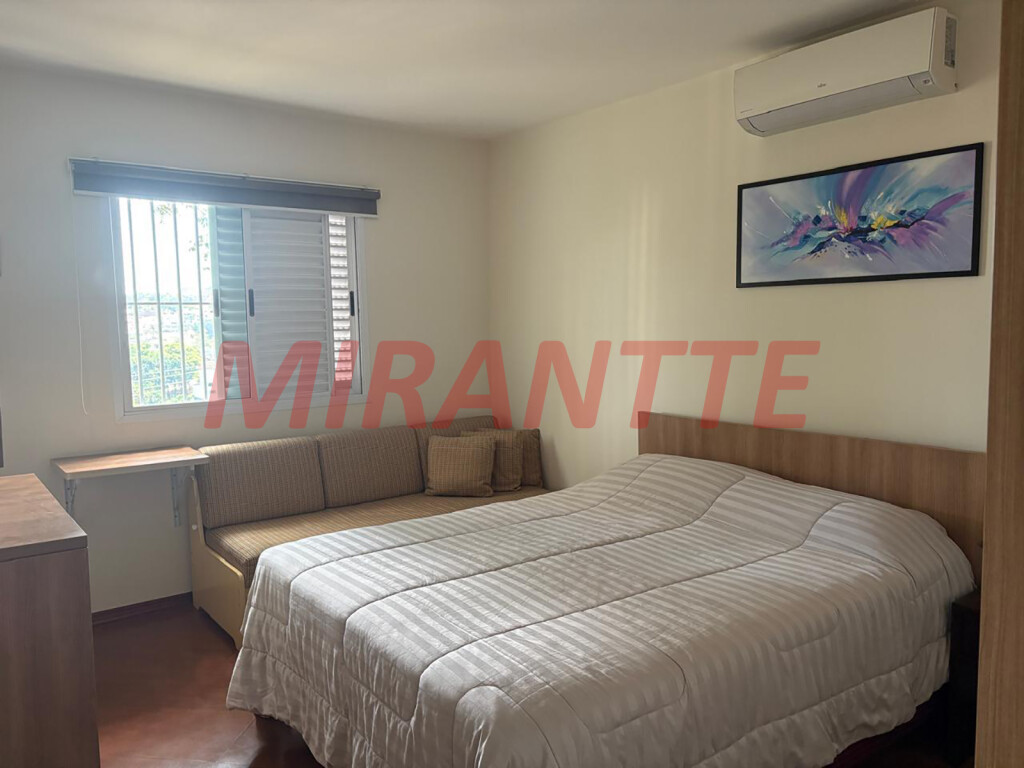 Sobrado de 198m² com 3 quartos em Água Fria