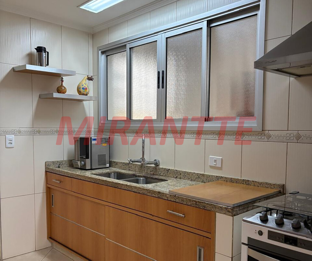 Sobrado de 198m² com 3 quartos em Água Fria