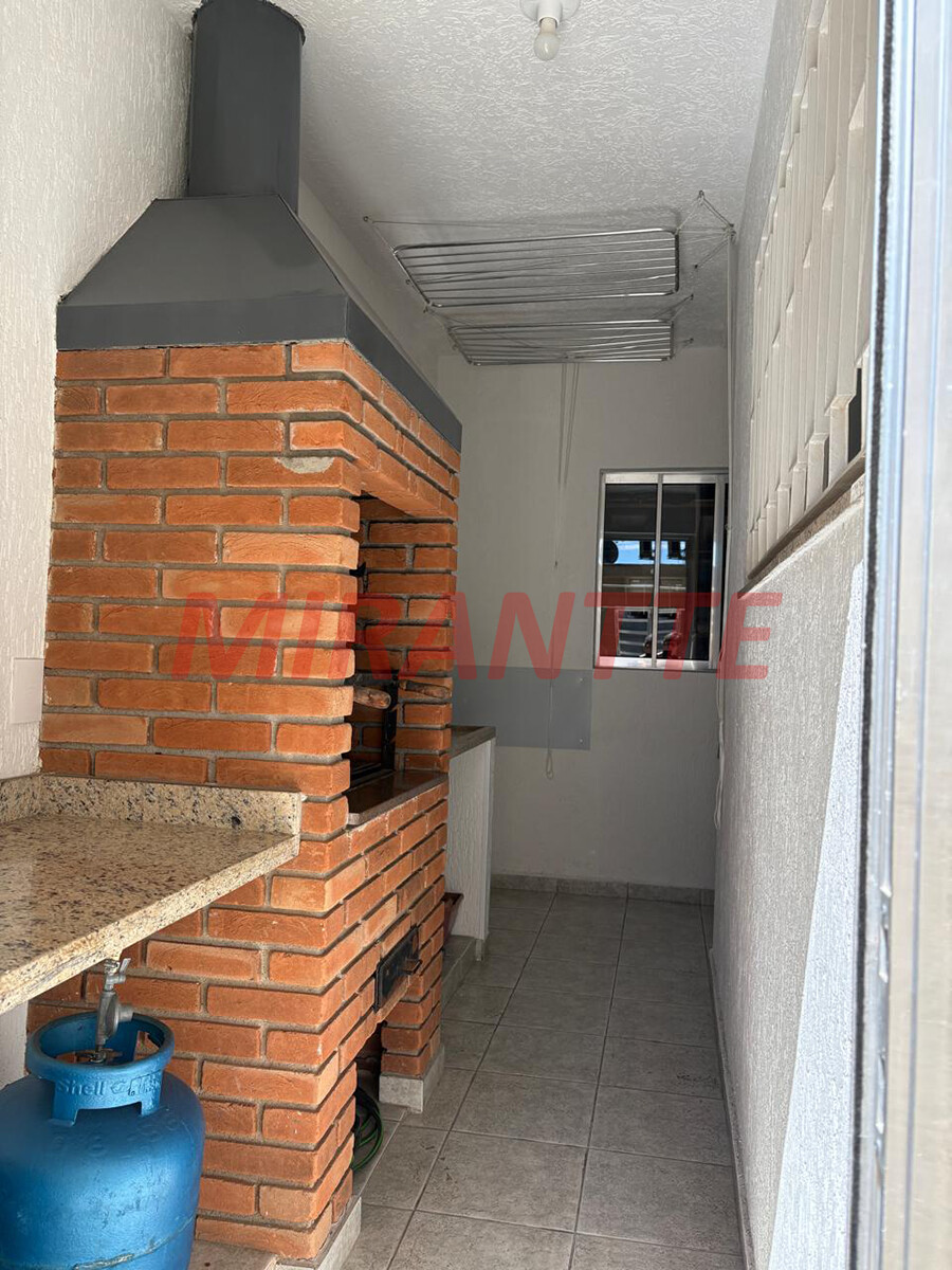 Sobrado de 198m² com 3 quartos em Água Fria