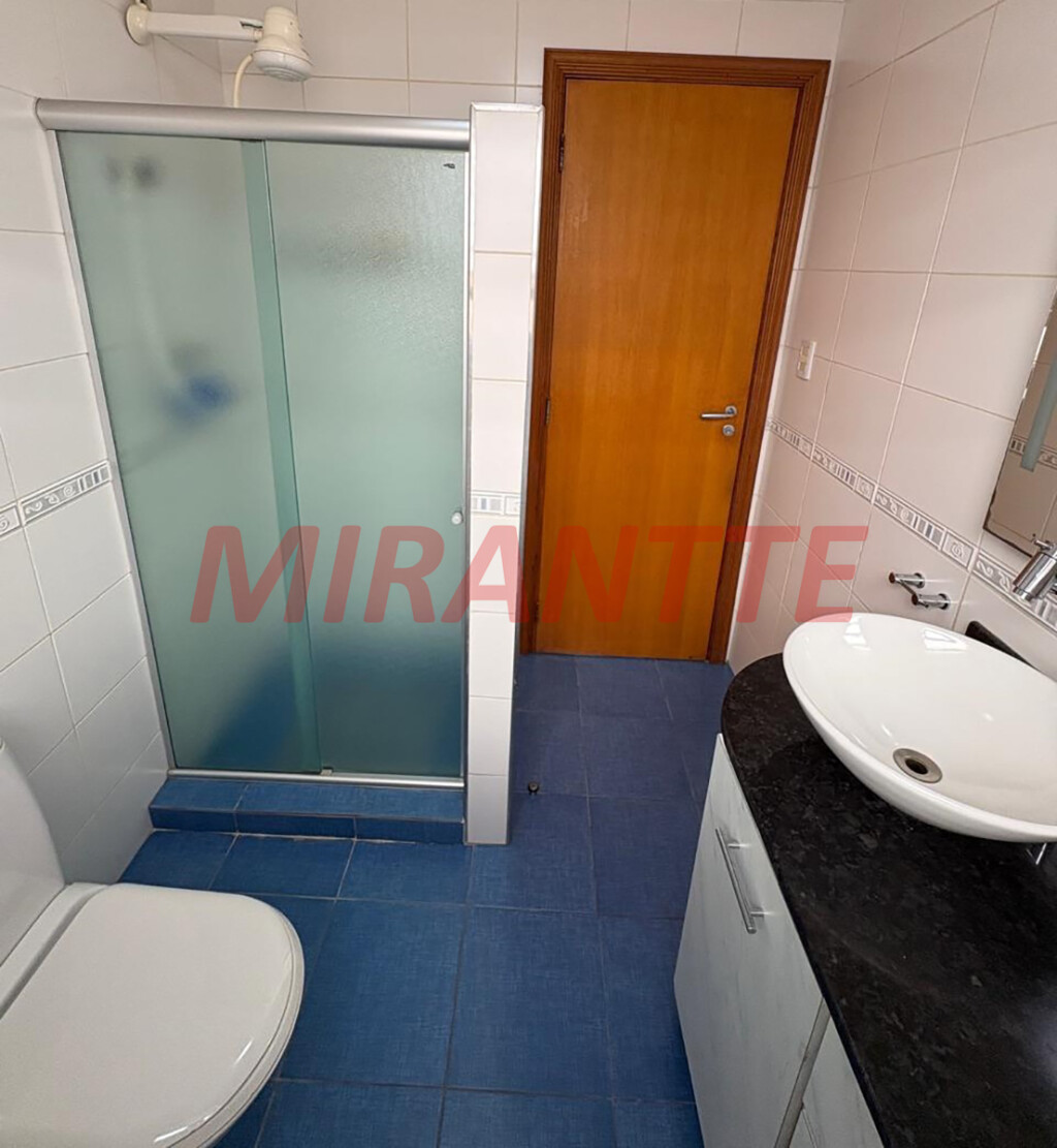 Sobrado de 198m² com 3 quartos em Água Fria