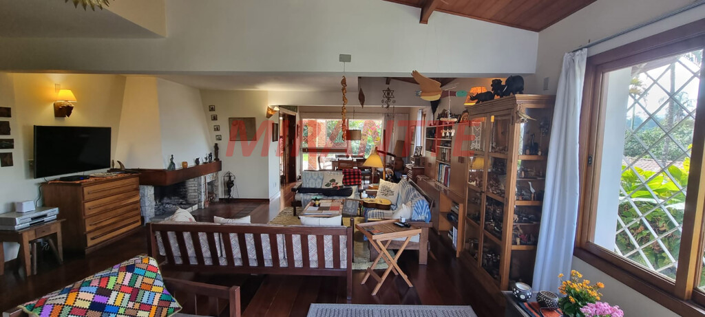 Sobrado de 392m² com 6 quartos em Tremembe