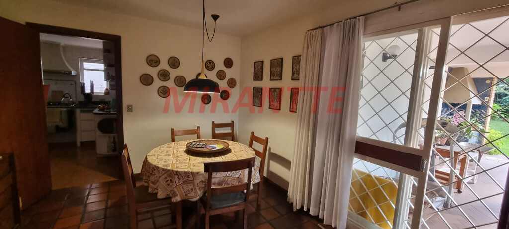 Sobrado de 392m² com 6 quartos em Tremembe