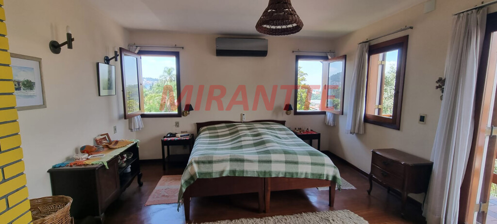 Sobrado de 392m² com 6 quartos em Tremembe