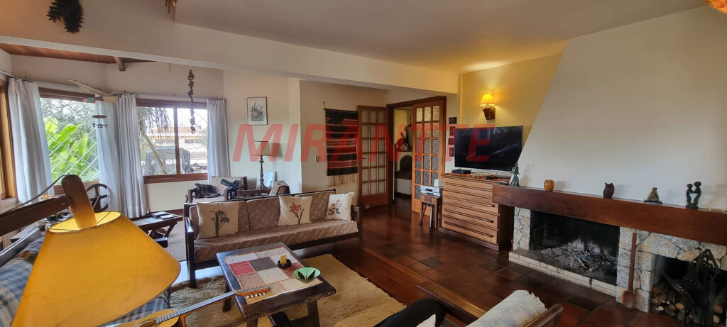 Sobrado de 392m² com 6 quartos em Tremembe