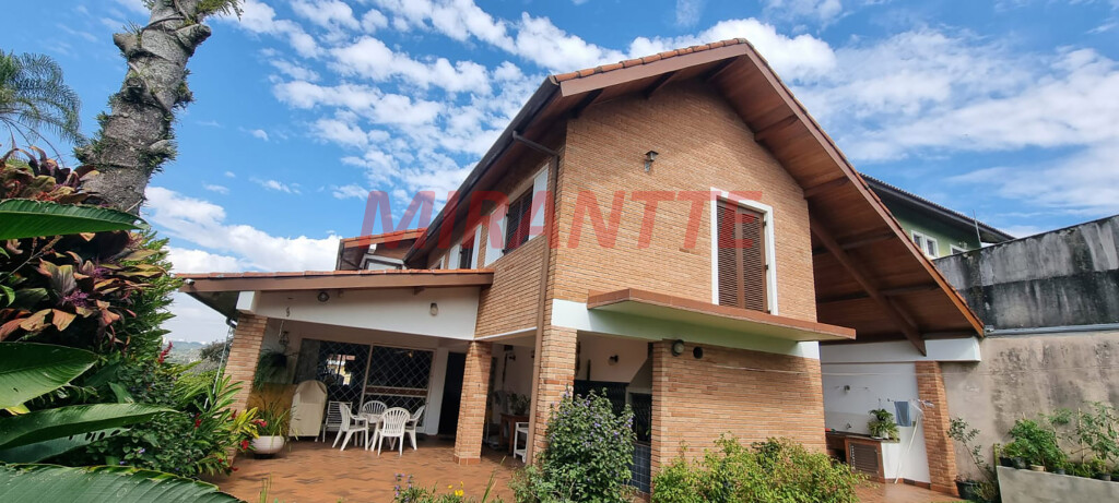 Sobrado de 392m² com 6 quartos em Tremembe