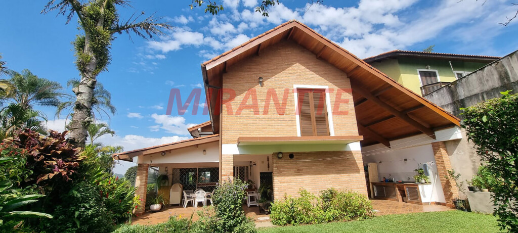 Sobrado de 392m² com 6 quartos em Tremembe