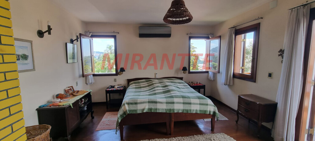 Sobrado de 392m² com 6 quartos em Tremembe