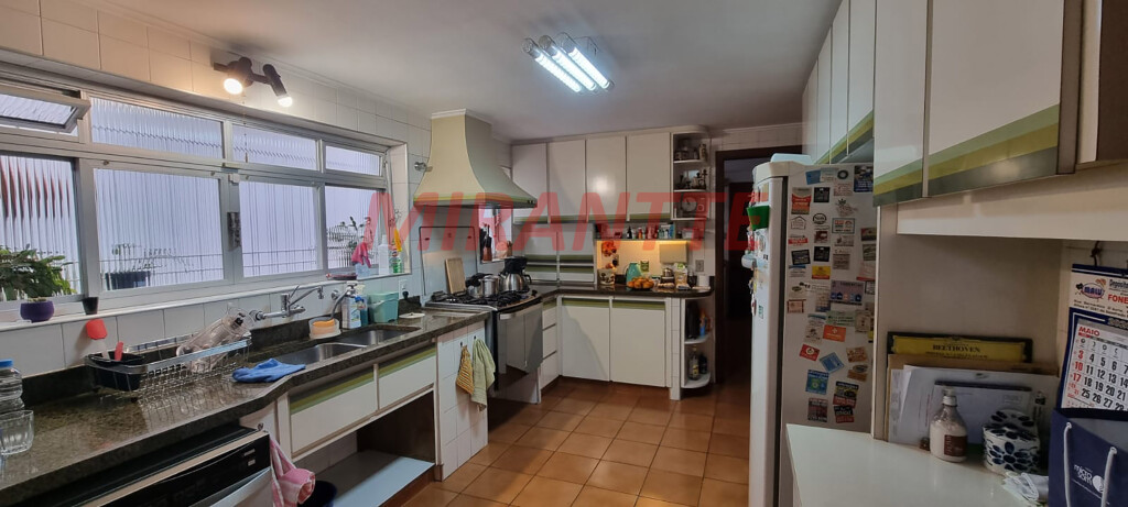 Sobrado de 392m² com 6 quartos em Tremembe