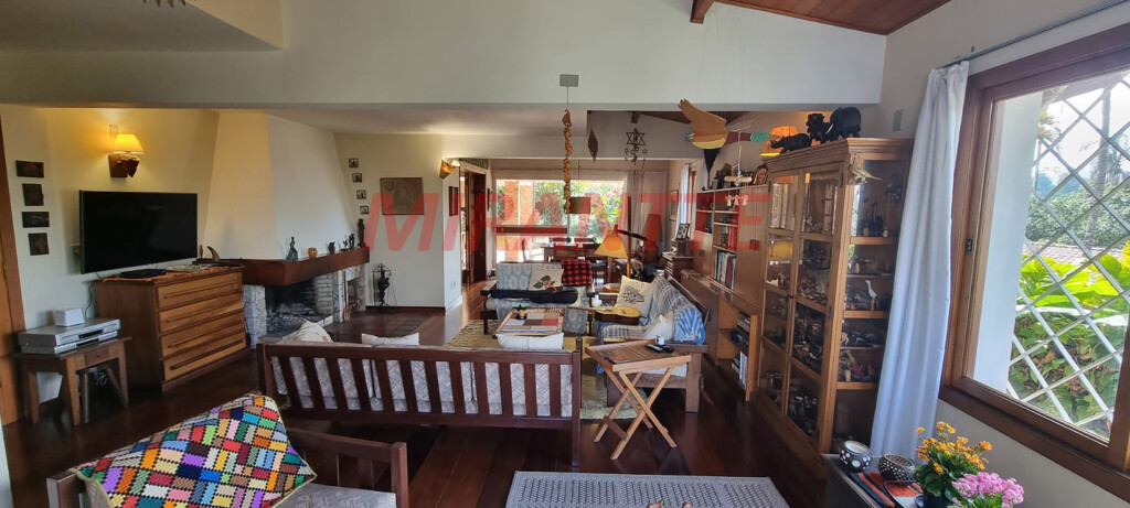 Sobrado de 392m² com 6 quartos em Tremembe