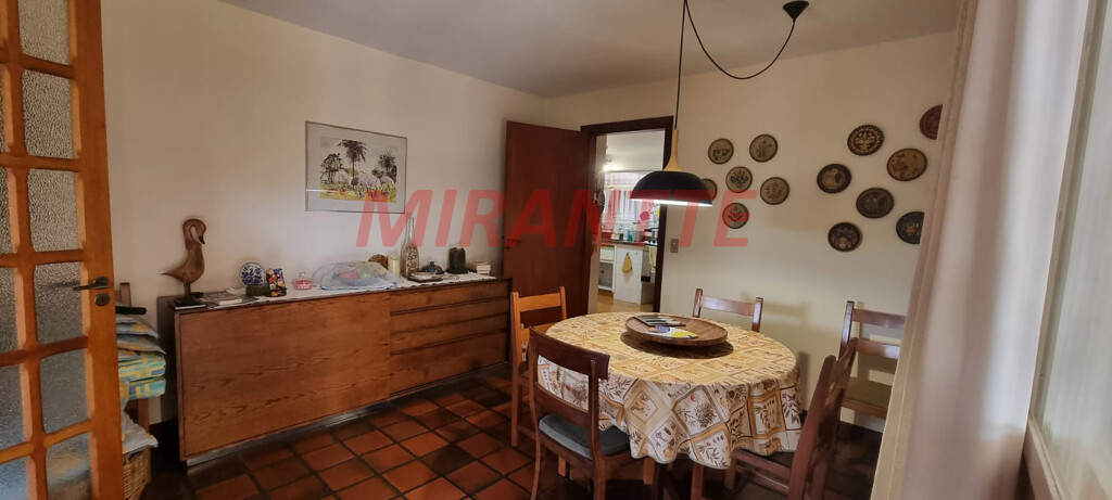 Sobrado de 392m² com 6 quartos em Tremembe