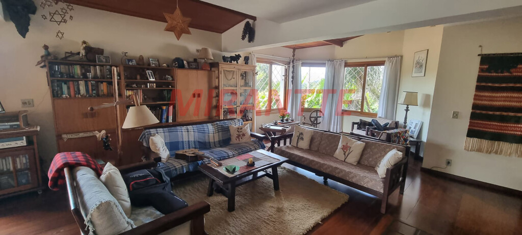 Sobrado de 392m² com 6 quartos em Tremembe