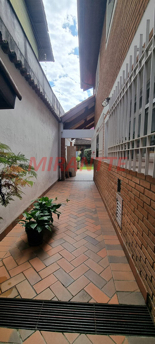 Sobrado de 392m² com 6 quartos em Tremembe