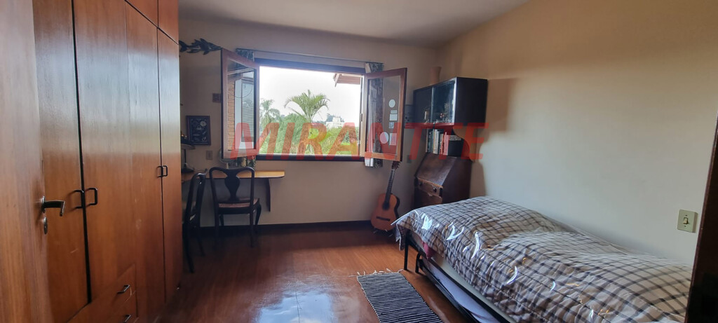 Sobrado de 392m² com 6 quartos em Tremembe