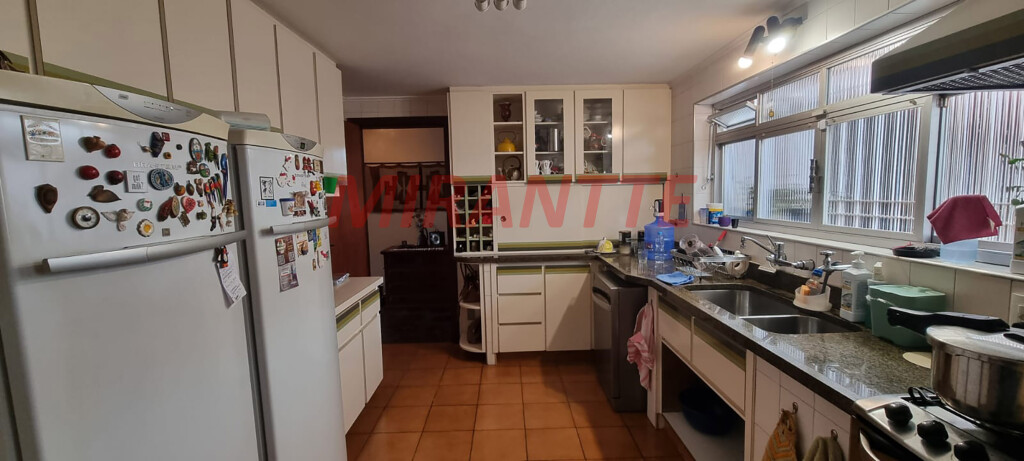 Sobrado de 392m² com 6 quartos em Tremembe