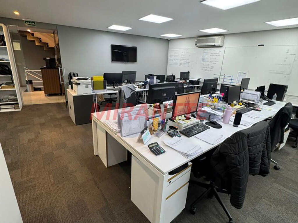 Comercial de 1612m² em Casa Verde