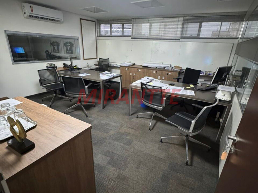 Comercial de 1612m² em Casa Verde