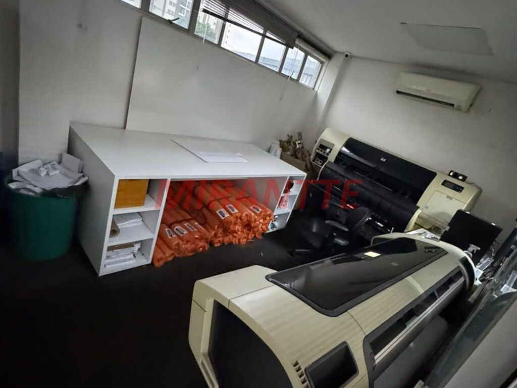 Comercial de 1612m² em Casa Verde