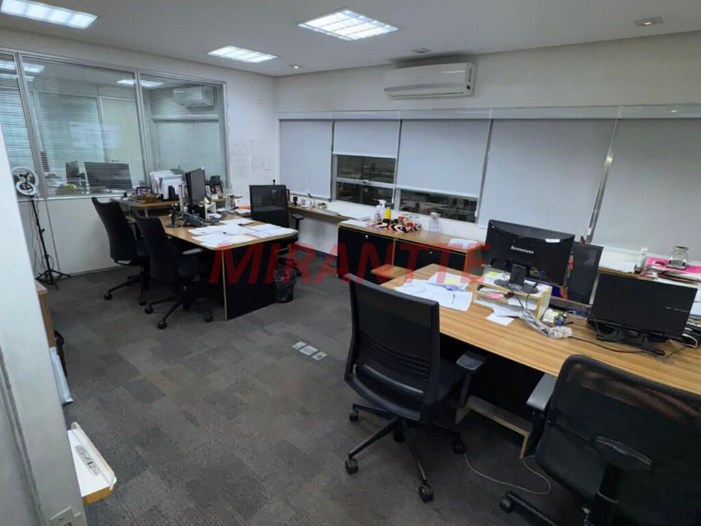 Comercial de 1612m² em Casa Verde