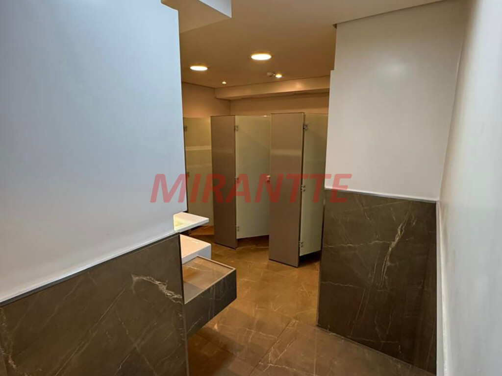 Comercial de 1612m² em Casa Verde