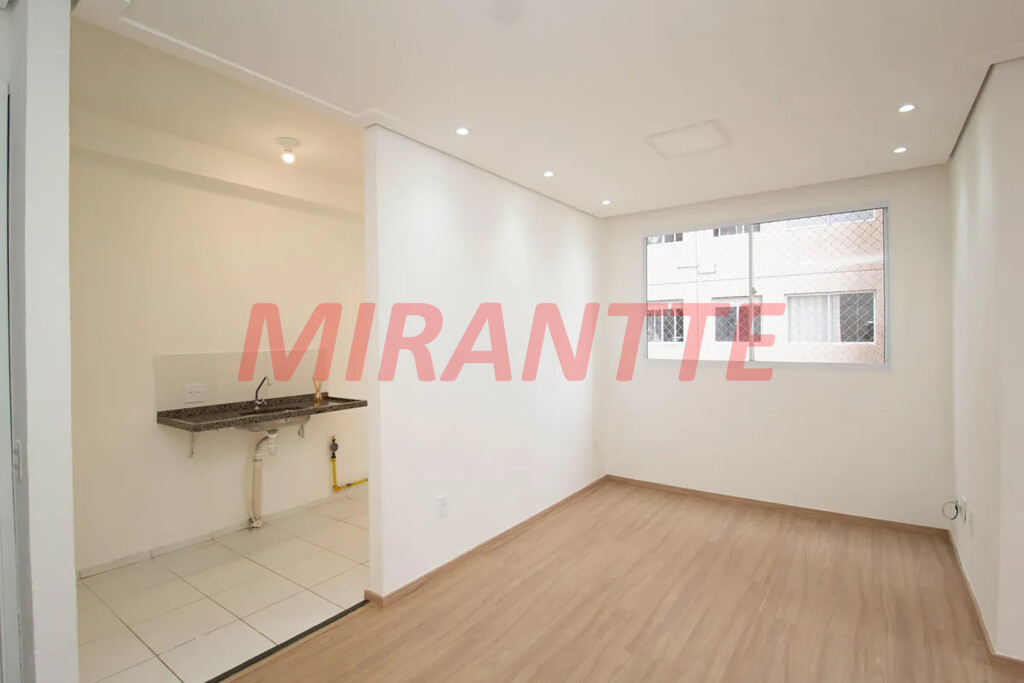 Apartamento de 40m² com 2 quartos em Jardim das Gracas