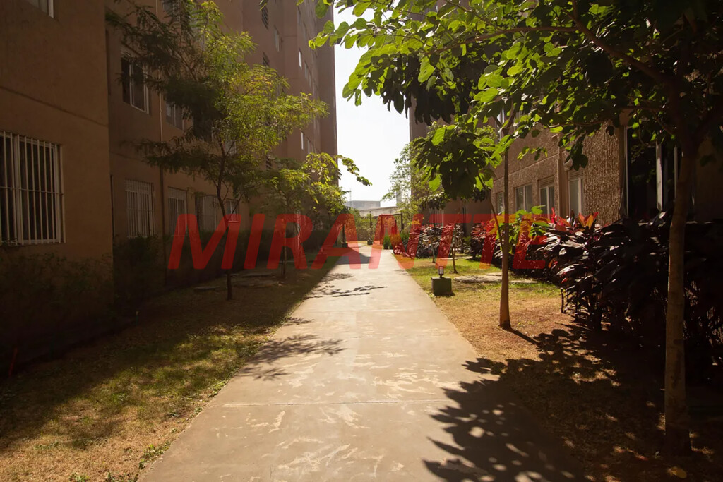 Apartamento de 40m² com 2 quartos em Jardim das Gracas