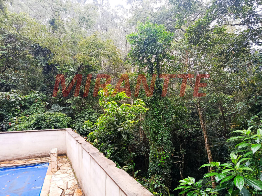 Cond. fechado de 346m² com 4 quartos em Roseira