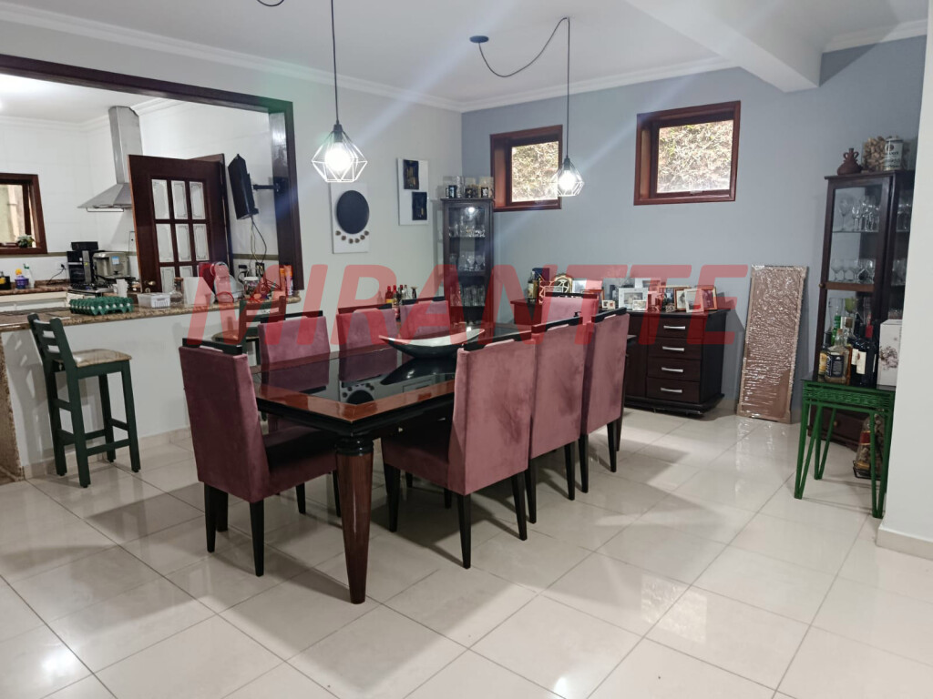 Cond. fechado de 346m² com 4 quartos em Roseira