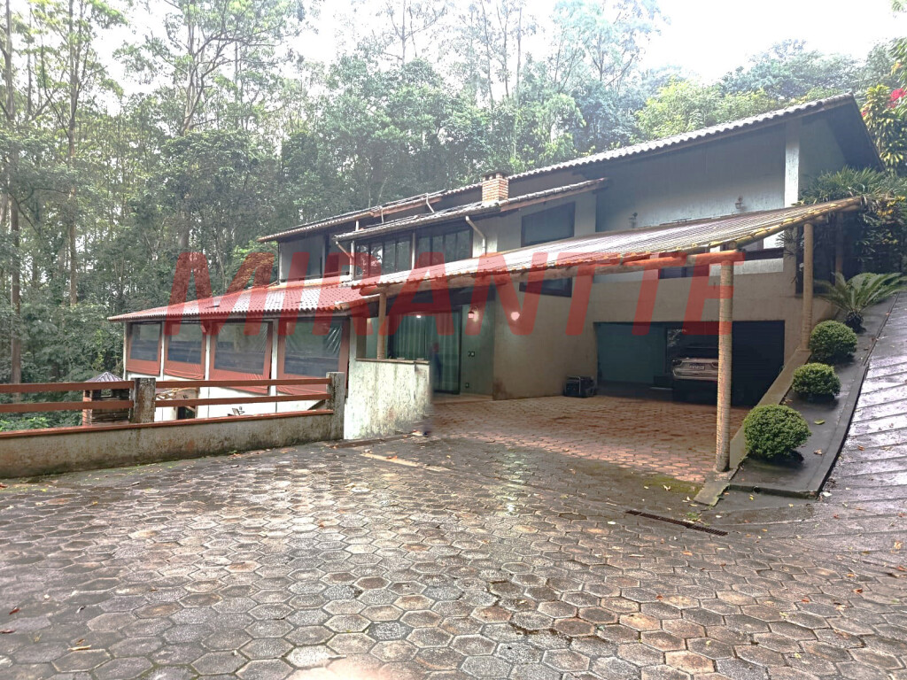 Cond. fechado de 346m² com 4 quartos em Roseira