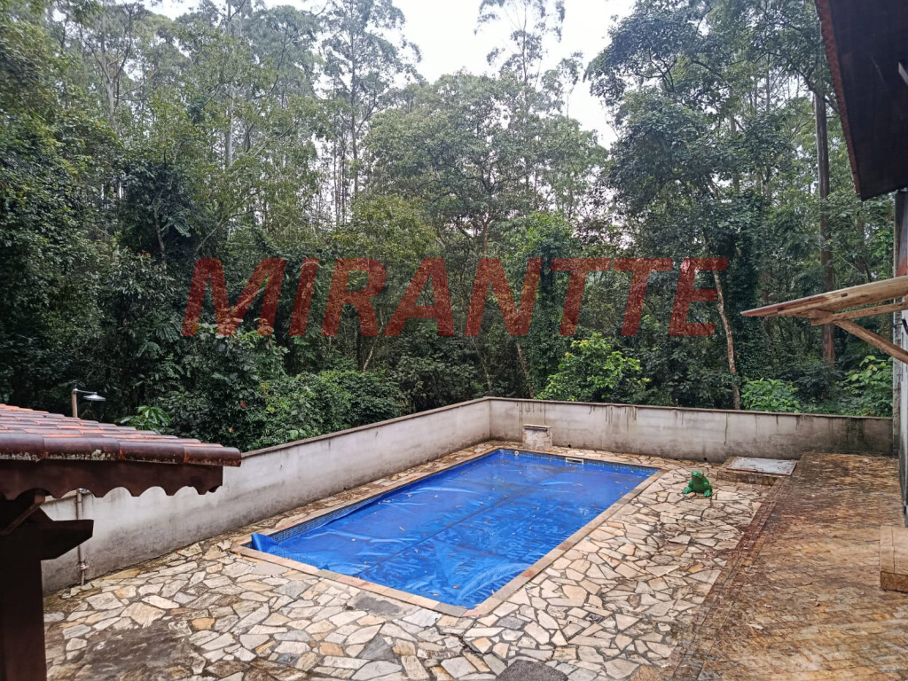 Cond. fechado de 346m² com 4 quartos em Roseira