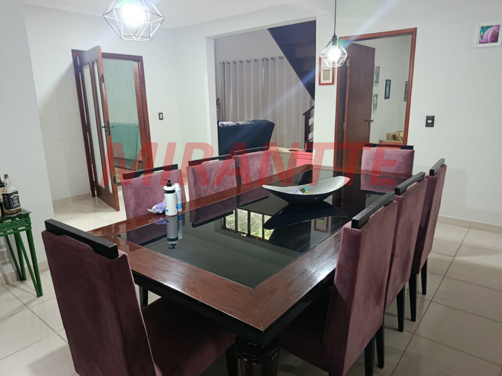 Cond. fechado de 346m² com 4 quartos em Roseira