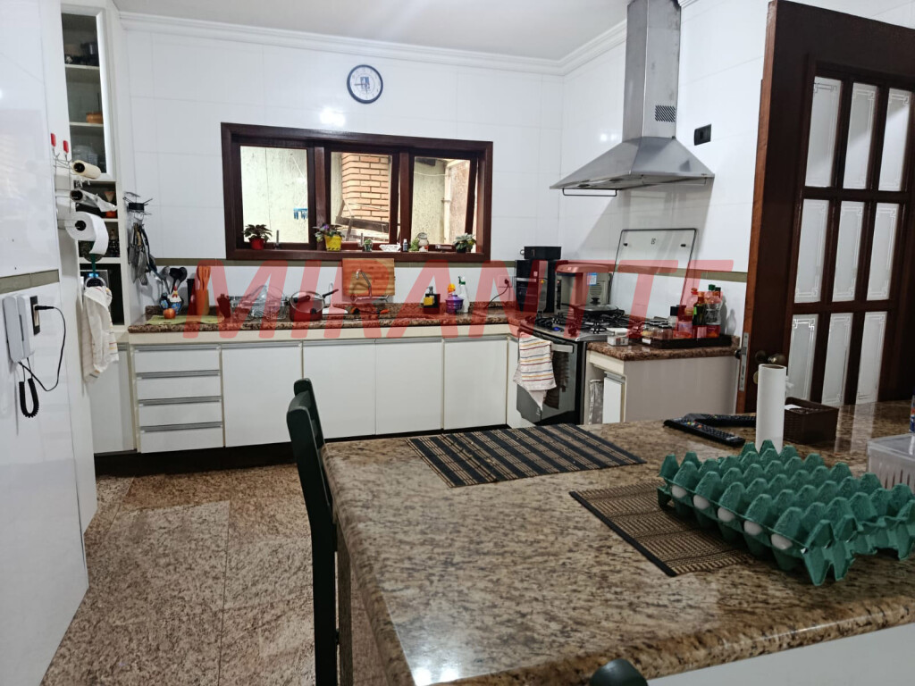 Cond. fechado de 346m² com 4 quartos em Roseira