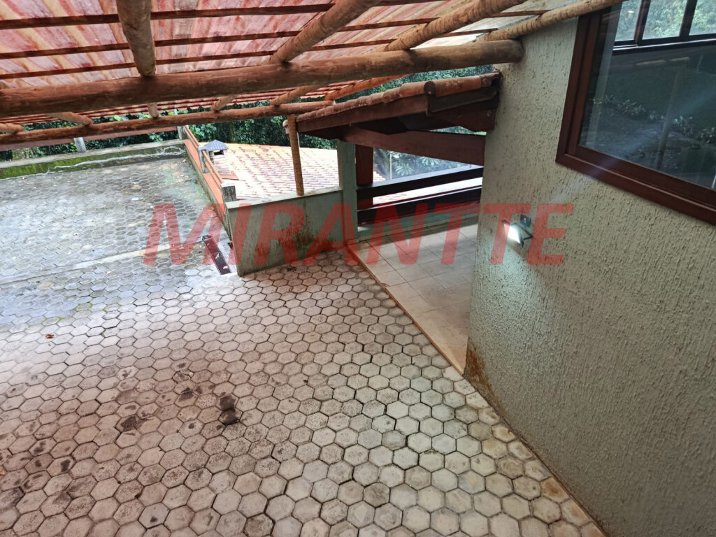 Cond. fechado de 346m² com 4 quartos em Roseira