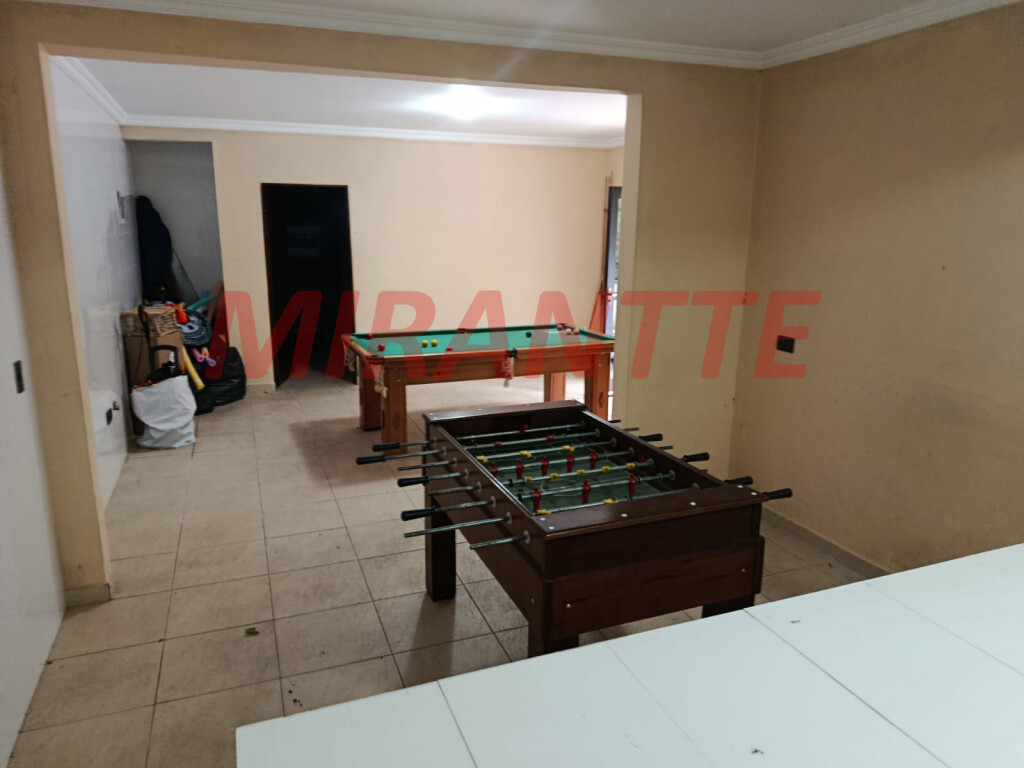 Cond. fechado de 346m² com 4 quartos em Roseira