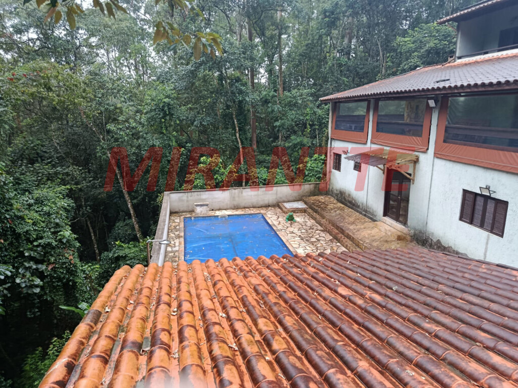 Cond. fechado de 346m² com 4 quartos em Roseira