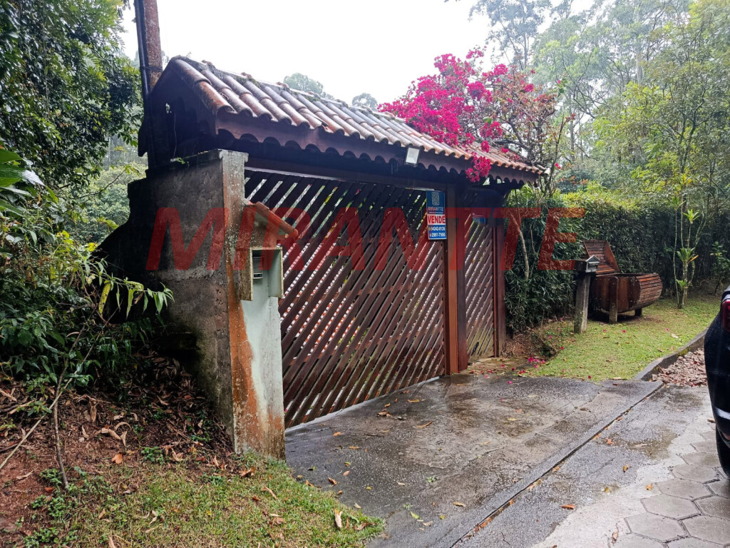 Cond. fechado de 346m² com 4 quartos em Roseira