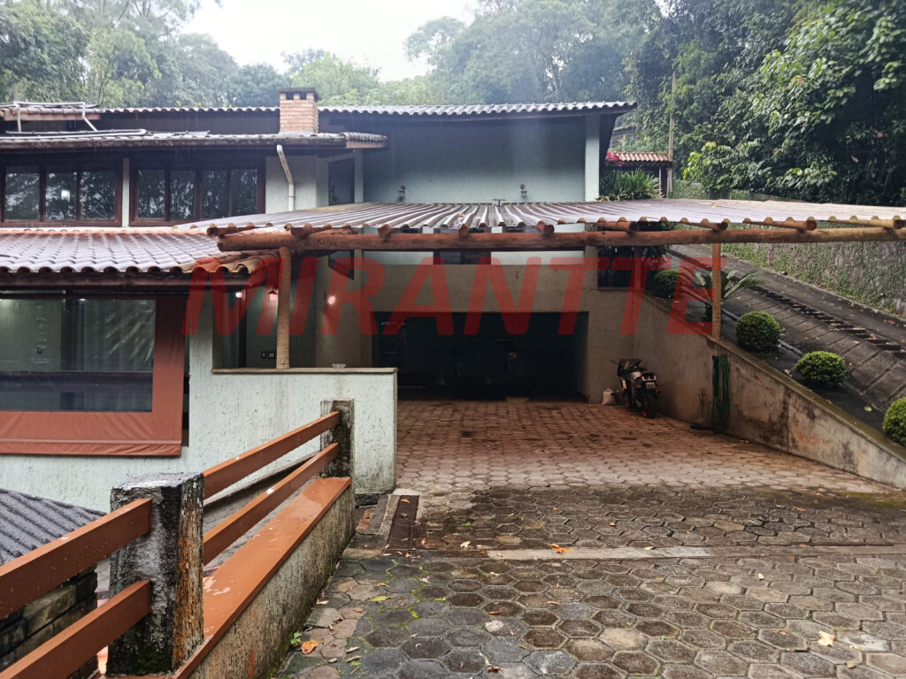 Cond. fechado de 346m² com 4 quartos em Roseira
