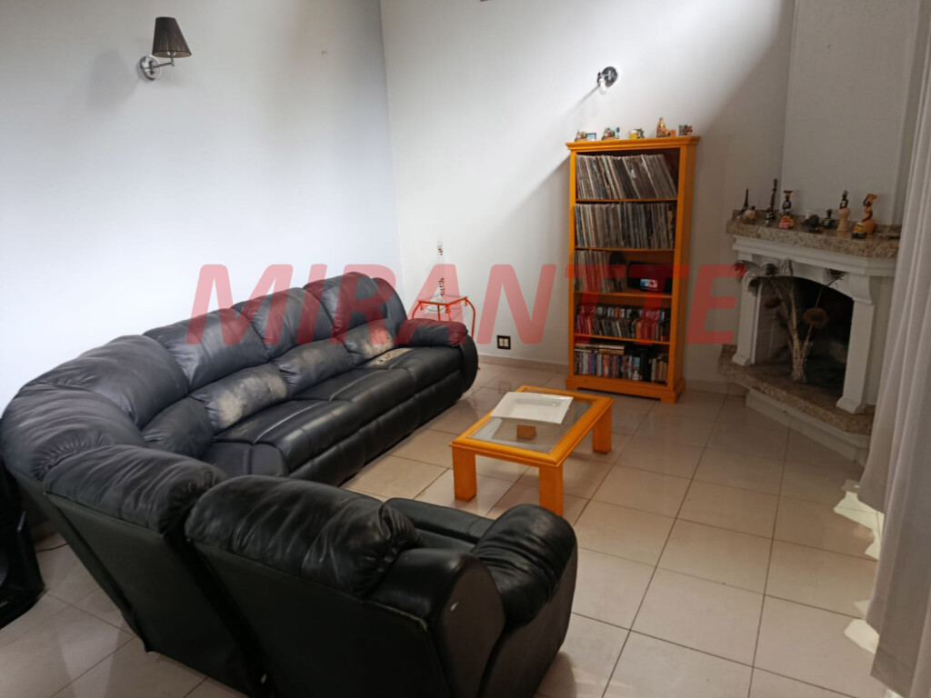 Cond. fechado de 346m² com 4 quartos em Roseira