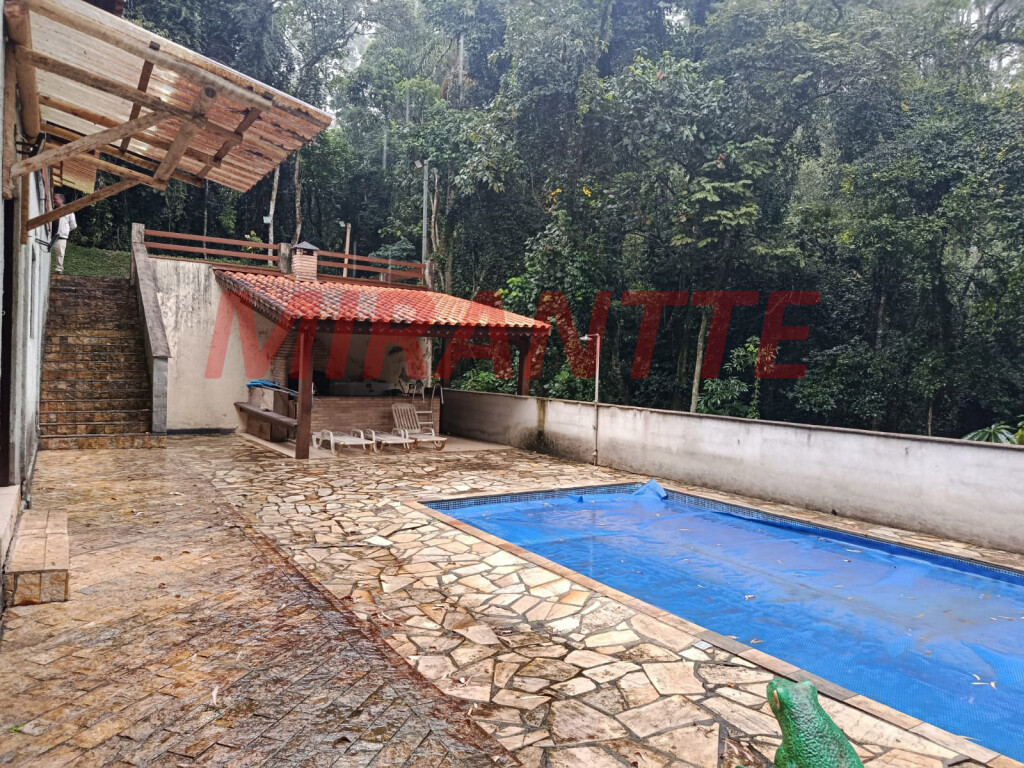 Cond. fechado de 346m² com 4 quartos em Roseira