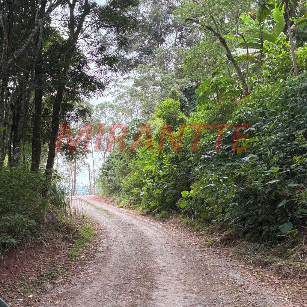 Terreno de 917m² em PARQUE PETROPOLIS