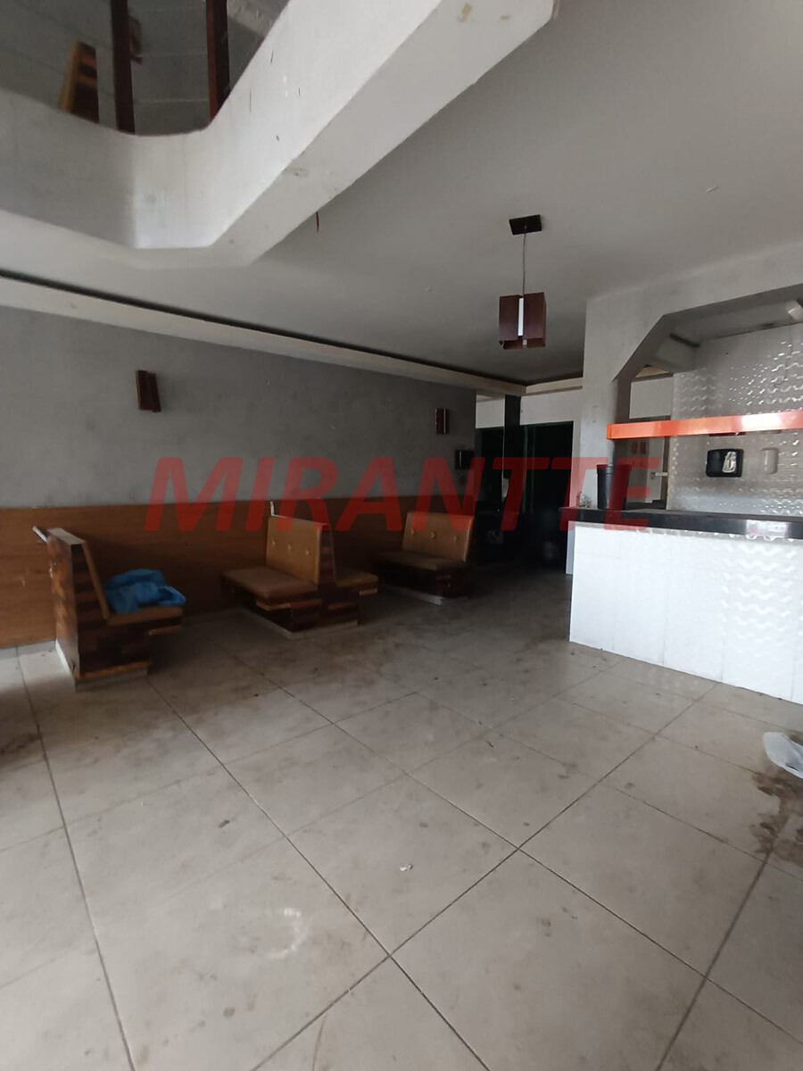 Comercial de 250m² em Santana