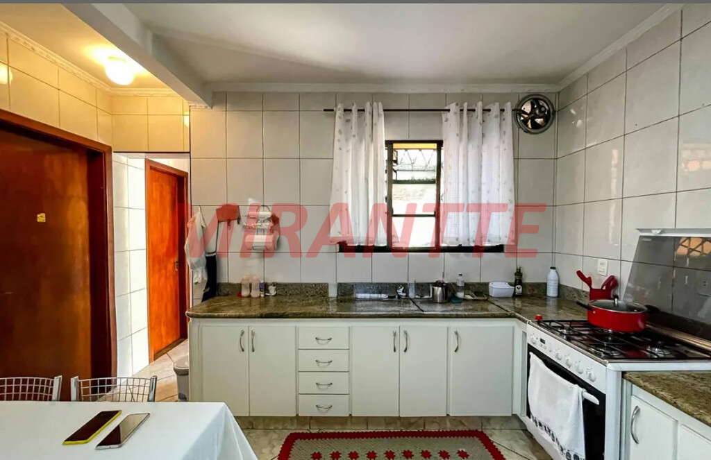 Casa terrea com 3 quartos em Parque Peruche